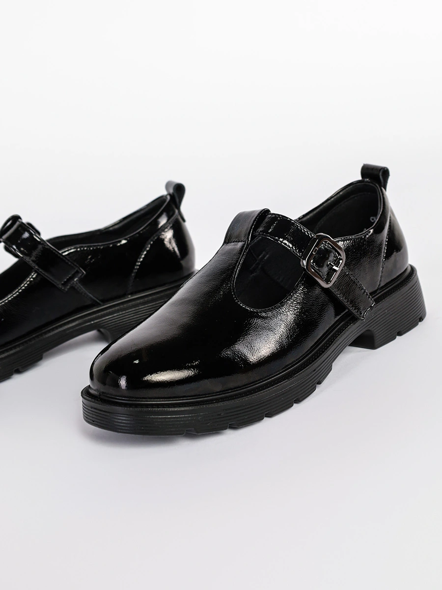 Туфли лакированные черного цвета на низком каблуке